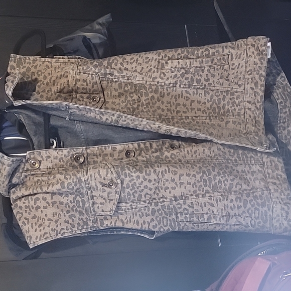 Leopard print G By Guess Jean Vest - Picture 1 of 4